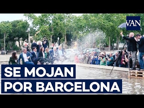 Los alcaldables de Barcelona se mojan literalmente para La Vanguardia