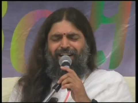 Rishiji singing "Madhava Madhusudana"