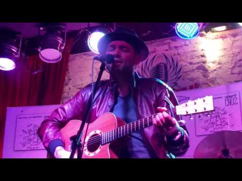 Santiago Cruz - Pies de duende frágil