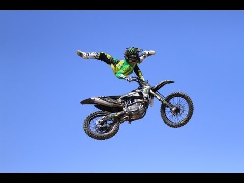 download lagu mp3 mp4 Bilko, download lagu Bilko gratis, unduh video klip Bilko