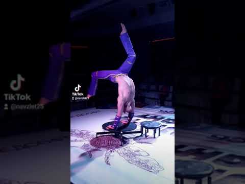 Когда пришёл пересдавать экзамен по алгебре не знаешь материал пытаешься сделать вид что вспоминаешь