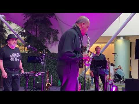 39.4 “Still  Got The Blues” en Plaza Andares