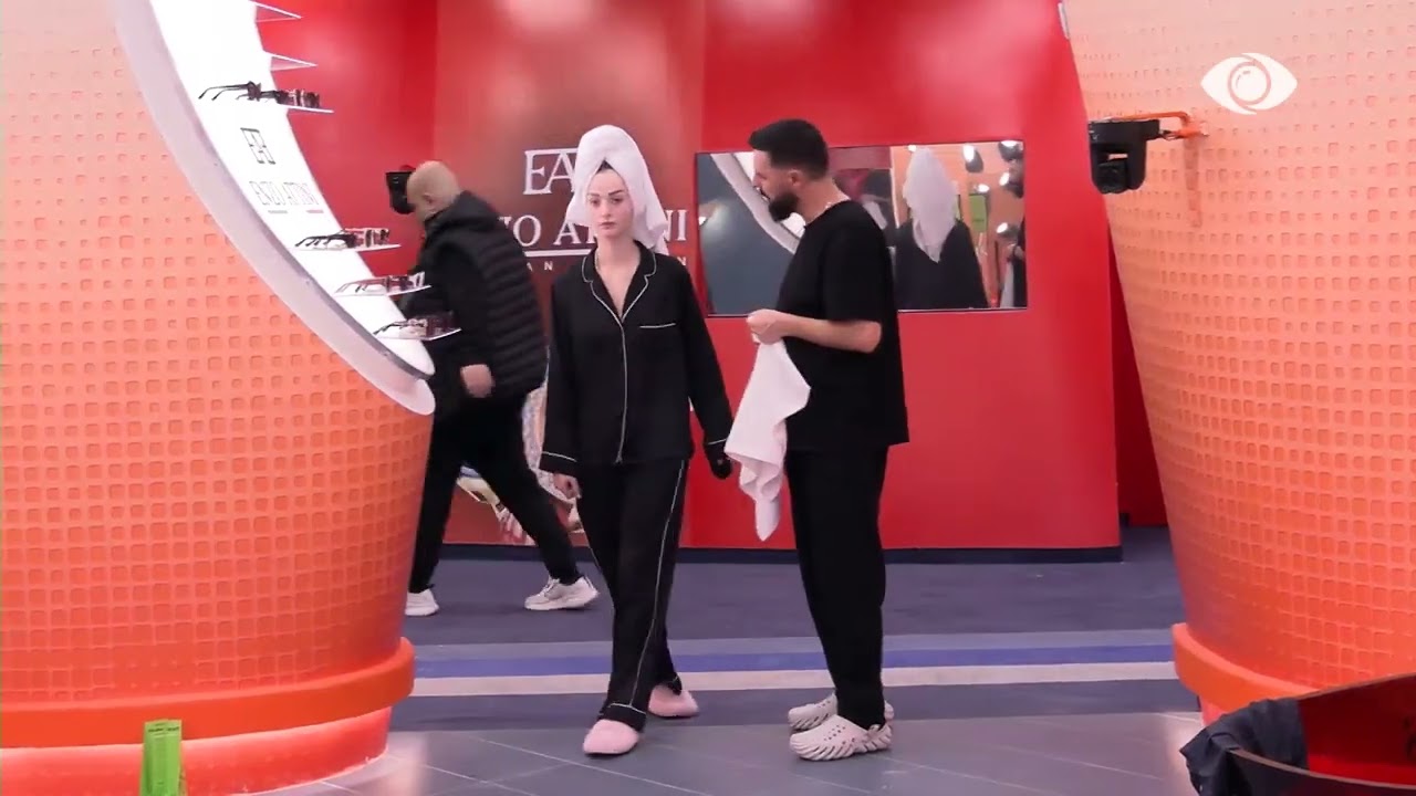 Do të të blej një palë shapka.../ Miri dhe Selin shkëmbejnë batuta me njëri-tjetrin