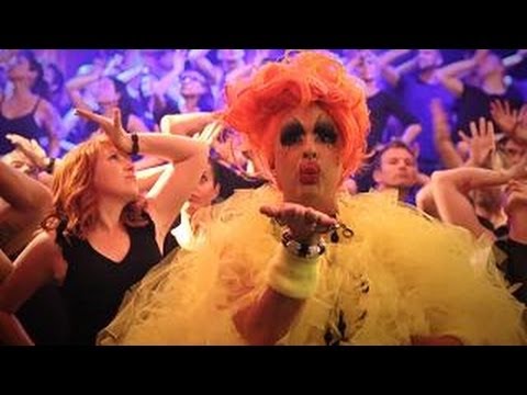Let's Have a Kiki: Sydney Gay and Lesbian Mardi Gras