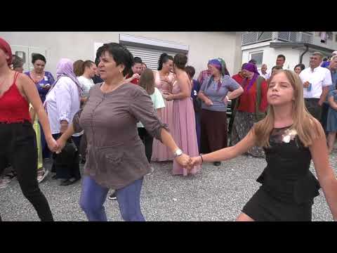 Uzicko kolo prije izlazka mladenke iz kuće