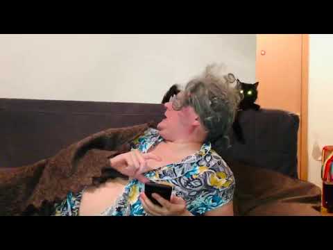 Старую толстую бабку внук. Сьюзан гренни. Старую толстую бабку внук. Старые женщины на вебкамеру. Веб камера старухи.