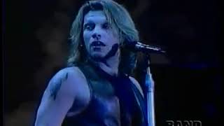 Bon Jovi   - &quot;Rockin&#39; In The Free World&quot; (Neil Young)  - Live  :  28 10 1995