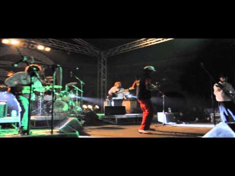 Michael Prophet & The Roots Defender Band - Poverty (Live Forte Prenestino Roma)