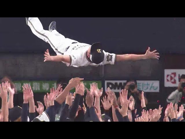 バファローズが25年ぶりのパ・リーグ制覇!! 中嶋聡監督が歓喜の胴上げ!! 2021年10月27日 オリックス・バファローズ