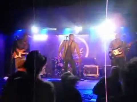 crazy dancing from Songhoy Blues