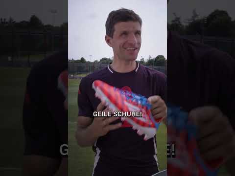 Danke, Manuel 👍🏼 Was für eine Überraschung 😀🚀🔴⚪️ #football #esmuellert #shorts ANZEIGE @adidas