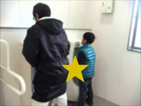 ★男子トイレで出会った少年のナニの大きさに超ビックリ＼(◎o◎)／おしっこ漏れそう！公衆便所