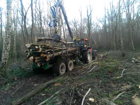 Remorque forestière CT 4,6-7 D - Farma avec châssis directionnel et béquilles hydrauliques_3