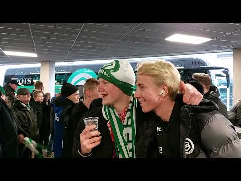 #gremm Aankomst spelersbus van FC Groningen voor de wedstrijd tegen FC Emmen.