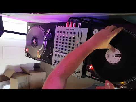 drooee on decks  - live all-vinyl techno set - March 2019