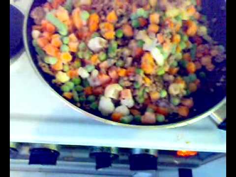 Lohkoperunat + jauhelihaa ja kasviksia