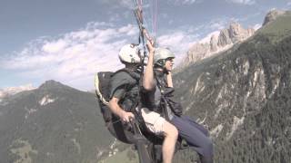 preview picture of video 'Volo in parapendio sulle Dolomiti - Paragliding flight over the Dolomites'