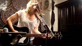 &#39;Push That Knot Away&#39; - KT Tunstall live at MacSorley&#39;s, Glasgow 18th June 2010