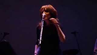 Katey Sagal sings Free Falling