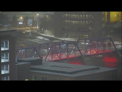 Red lights at Grand Rapids' Blue Bridge for COVID-19 victims