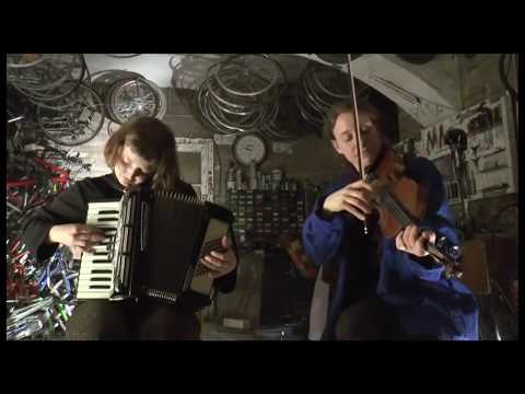 Alicia Edelweiss & Leonie Mayer - Tekno Love Song (CocoRosie Cover)