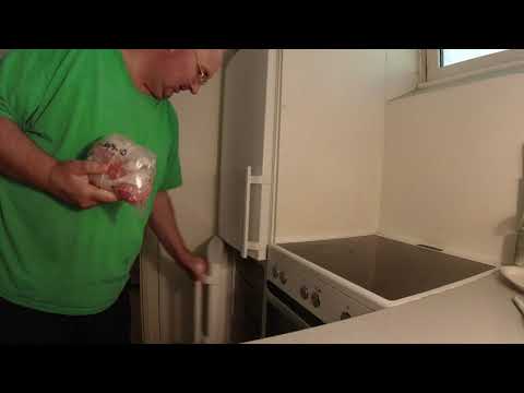 MongoTV_5384 - PAKKER PAKKE BILLIG HAKKET OKSEKØD NED I FRYSER ONSDAG AFTEN