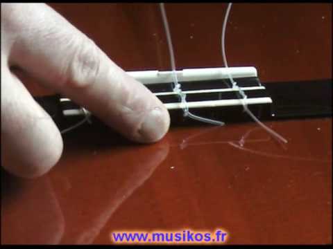 comment monter les cordes d'une guitare classique