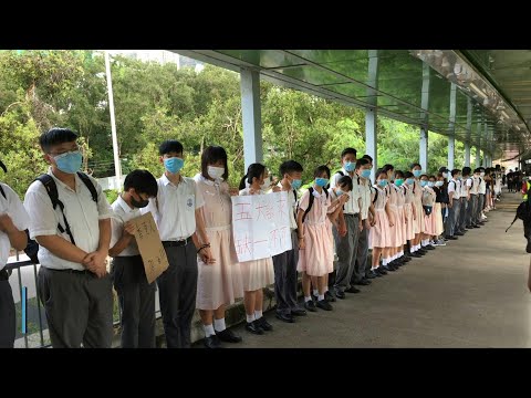 Hong Kong: protesting high schoolers form human chain | AFP