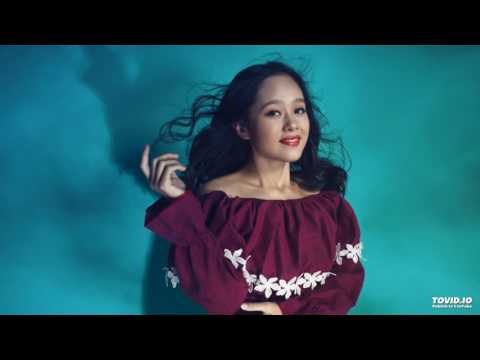 Thể hiện bởi Hoàng Quyên