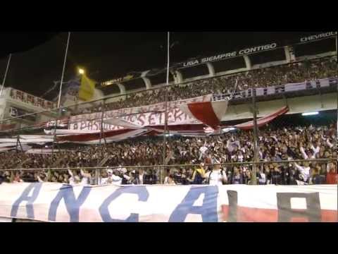 "LIGA - &quot;La Hinchada ALBA y su aliento / Cantos de la U&quot; / LDU" Barra: Muerte Blanca • Club: LDU • País: Ecuador