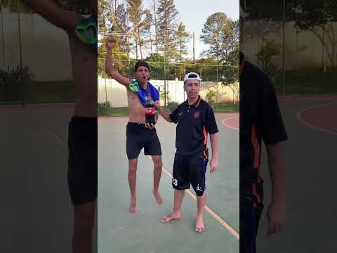 JOGUEI BOLA COM O LEOZIN #shorts