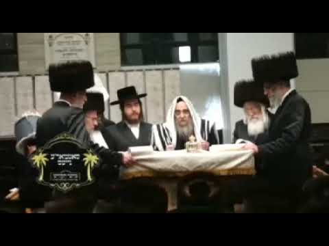 Satmar Rebbe R' Aharon getting Emotional During The Megilah Reading  - Purim 5783