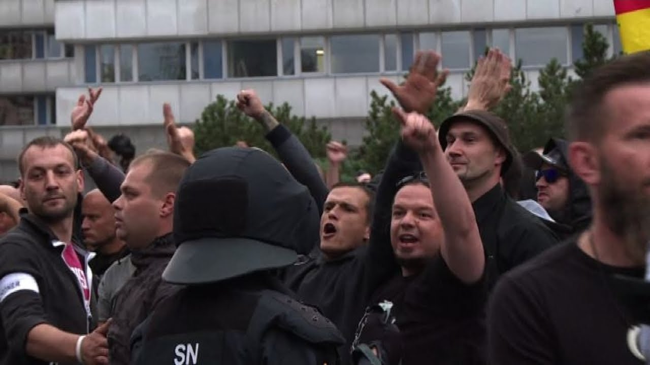 Germania, migliaia di neonazi in piazza: tensione a Chemnitz