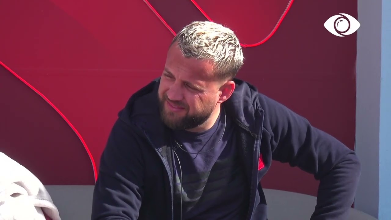 I iku petulla Maestros/ Luizi diskuton me Valbonën