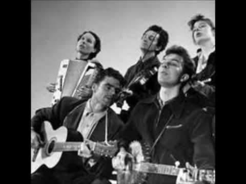 The Weaver's Song – Woody Guthrie with The Almanac Singers
