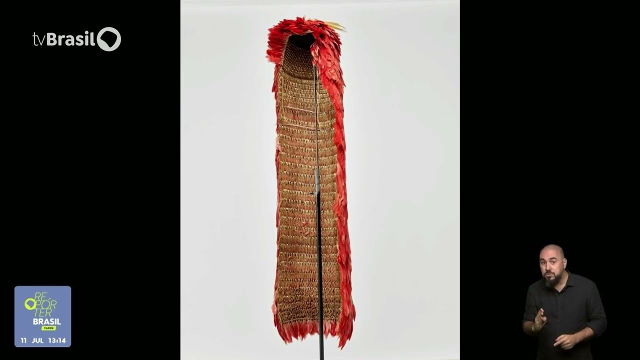 Manto Tupinambá está de volta ao Brasil