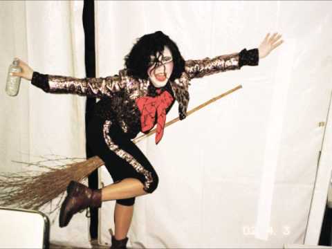 CSS (Cansei de Ser Sexy) - I Couldn't Care Less