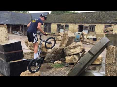 CHARLIE ROLLS bike trials in the wet (Hook to side ways)