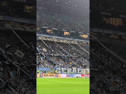 "Na azenha tem uma banda louca. -Geral do Grêmio #gremioxsaopaulo #arenadogrêmio #gremio #futebol" Barra: Geral do Grêmio &bull; Club: Grêmio &bull; País: Brasil