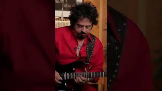 Soul of guitar master &quot;emotional&quot; Steve Lukather