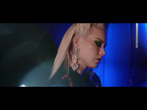 Leslie Shaw - Diablos Azules (Official Music Video)