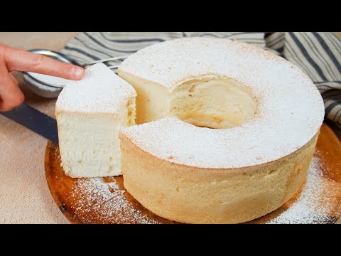 Angel cake: soft and light made with egg whites!