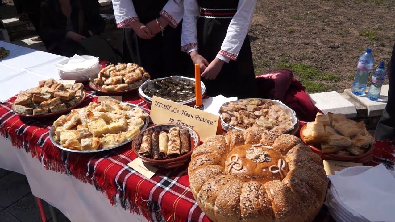Вкусни родопски ястия дегустираха жители и гости на Девин