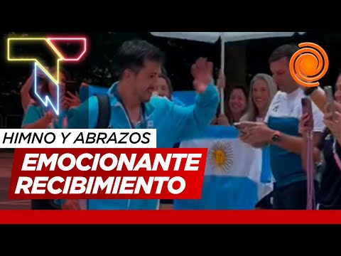 La OVACIÓN a José “Maligno” Torres cuando llegaba a la Villa Olímpica