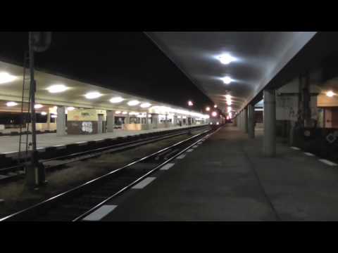 RLK 749 146 a její večerní rozjezd ze Smíchova.