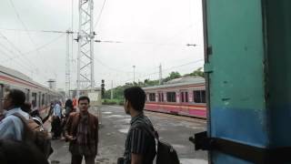 preview picture of video 'Busy JR-205 Series Commuterline @ Manggarai Station'