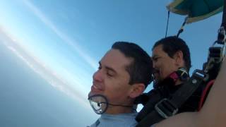 preview picture of video 'Skydive Rio Paraquedismo Salto Duplo no Rio de Janeiro'