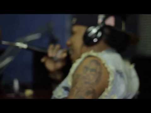 TOXIC CROW Y EL QUIMICO CANTANDO ASESINO A SUELDO EN VIVO EN ALOFOKE RADIO SHOW