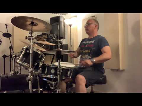 Groove di paradiddles con cassa a 1/2/3 colpi spostata su tutti i sedicesimi