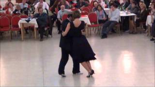 ANALIA VEGA Y MARCELO VARELA BAILANDO EL TANGO INDIO MANSO EN LA MILONGA VIDA MIA